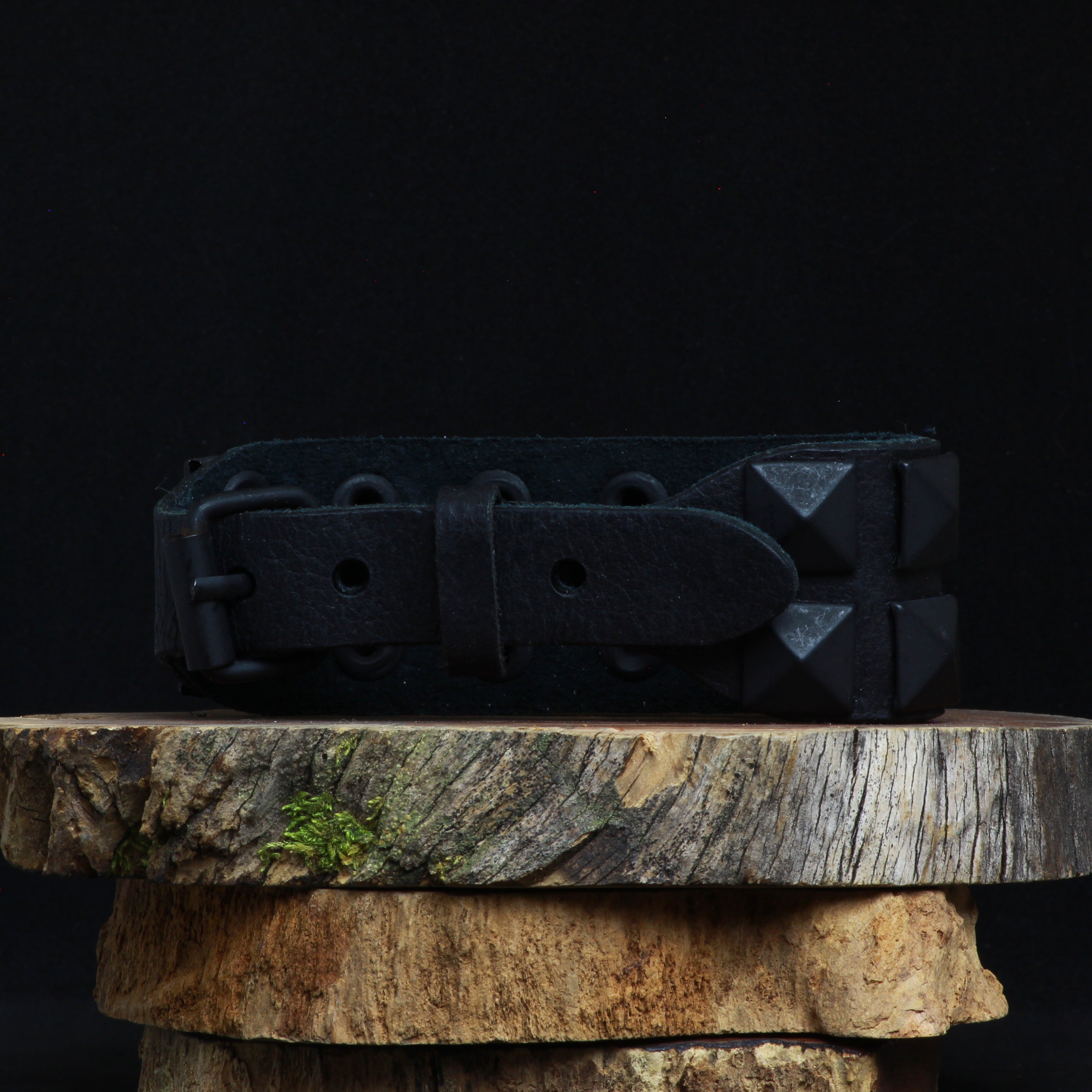 Pulsera cuero tachas