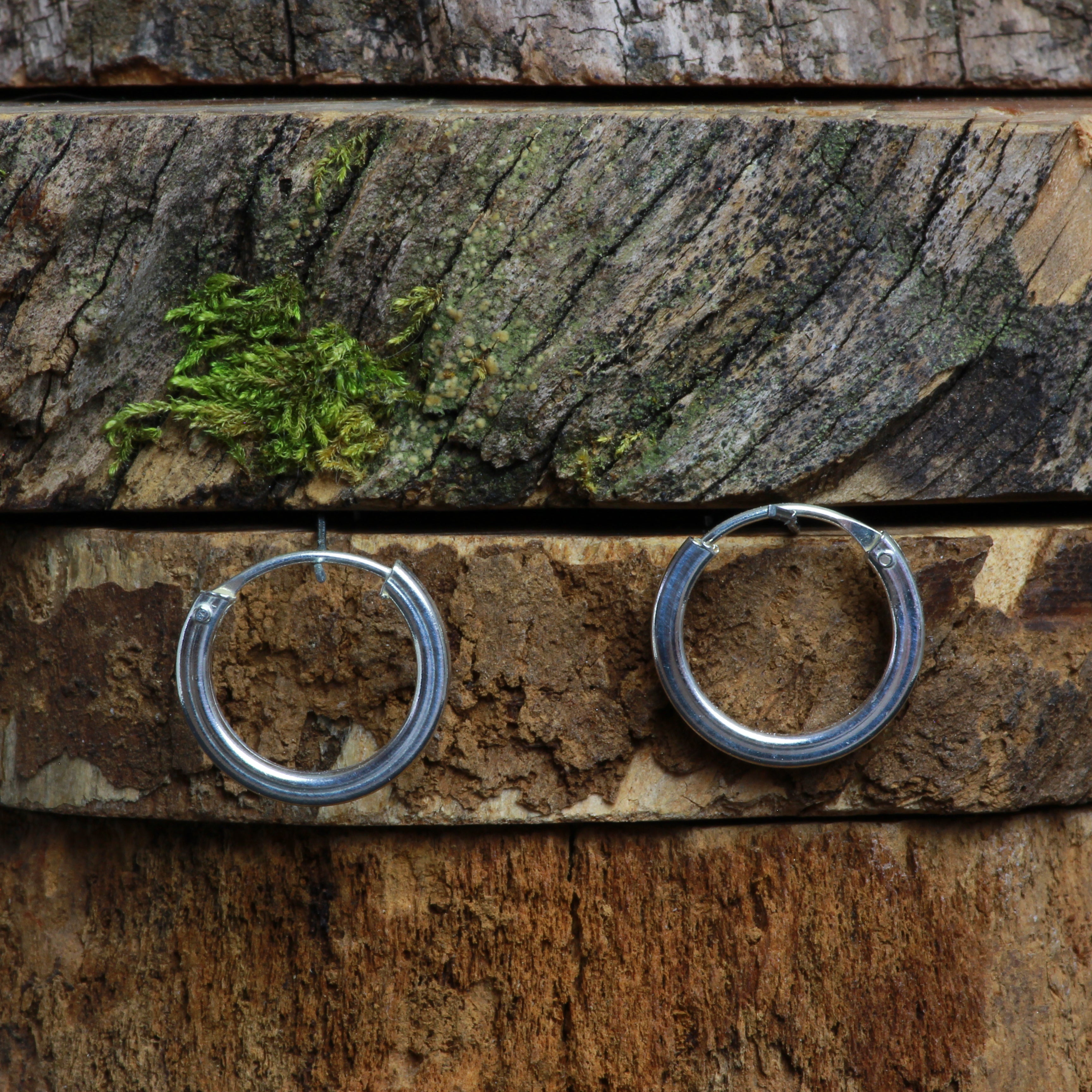 Argolla plata cuadrada simple