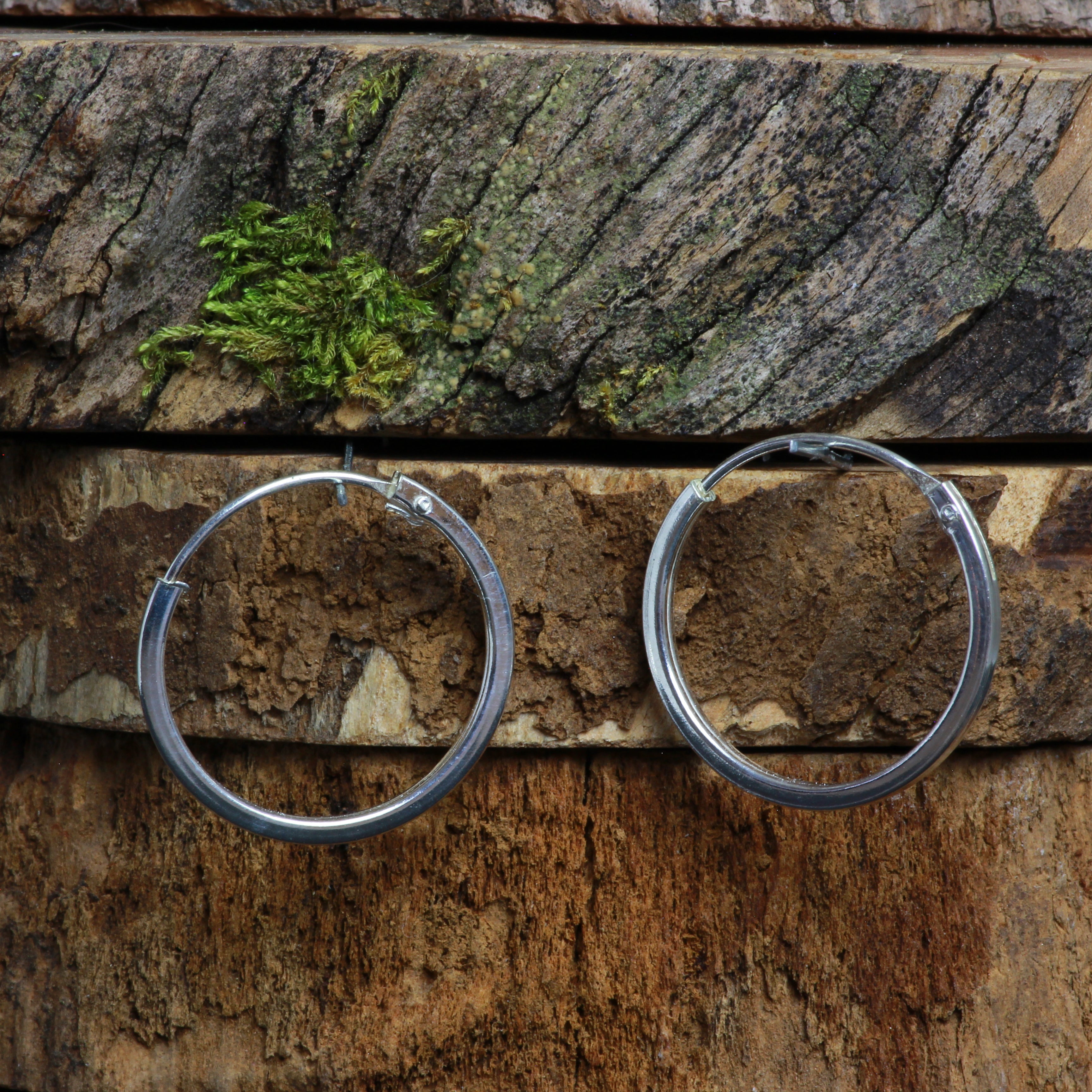 Argolla plata cuadrada simple