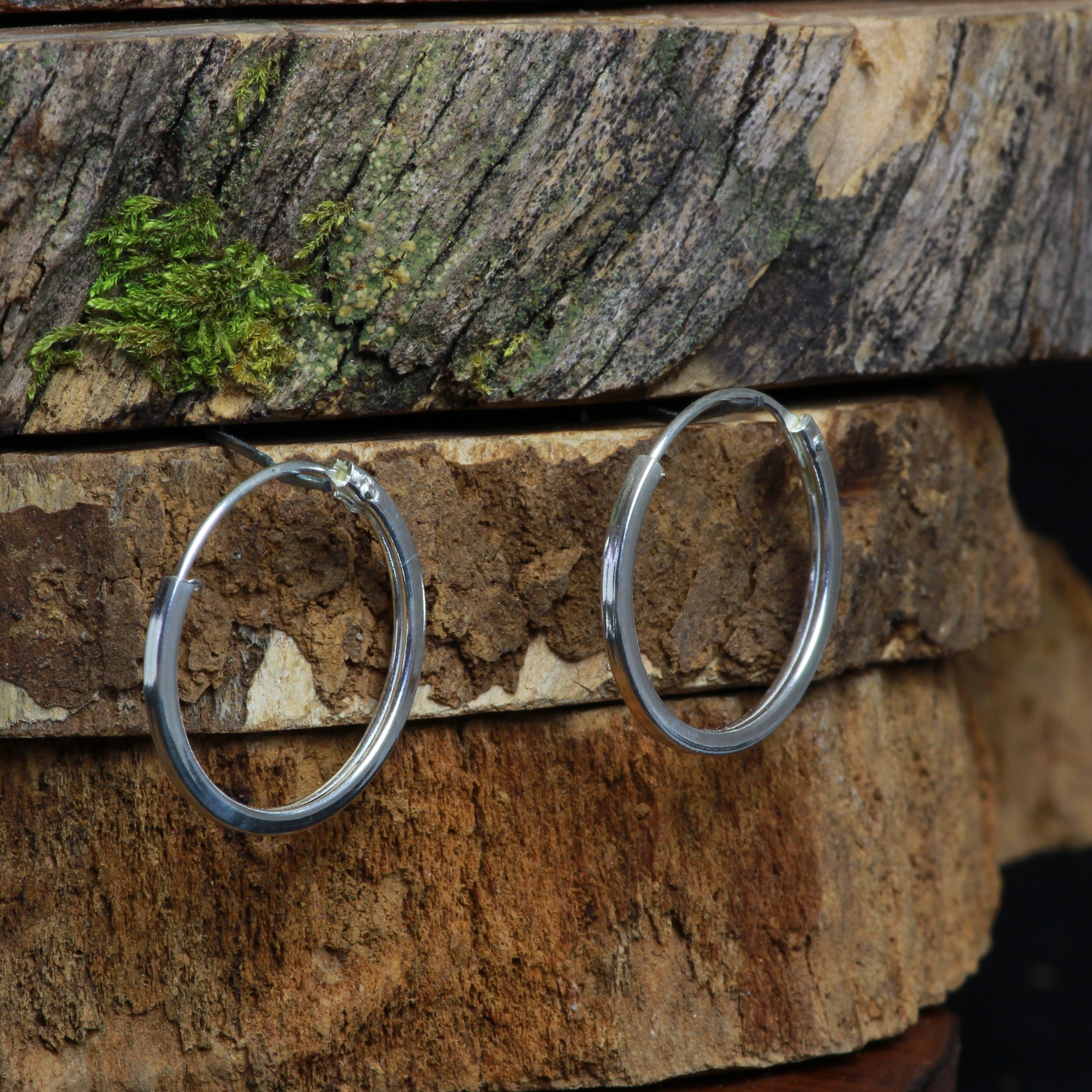 Argolla plata cuadrada simple